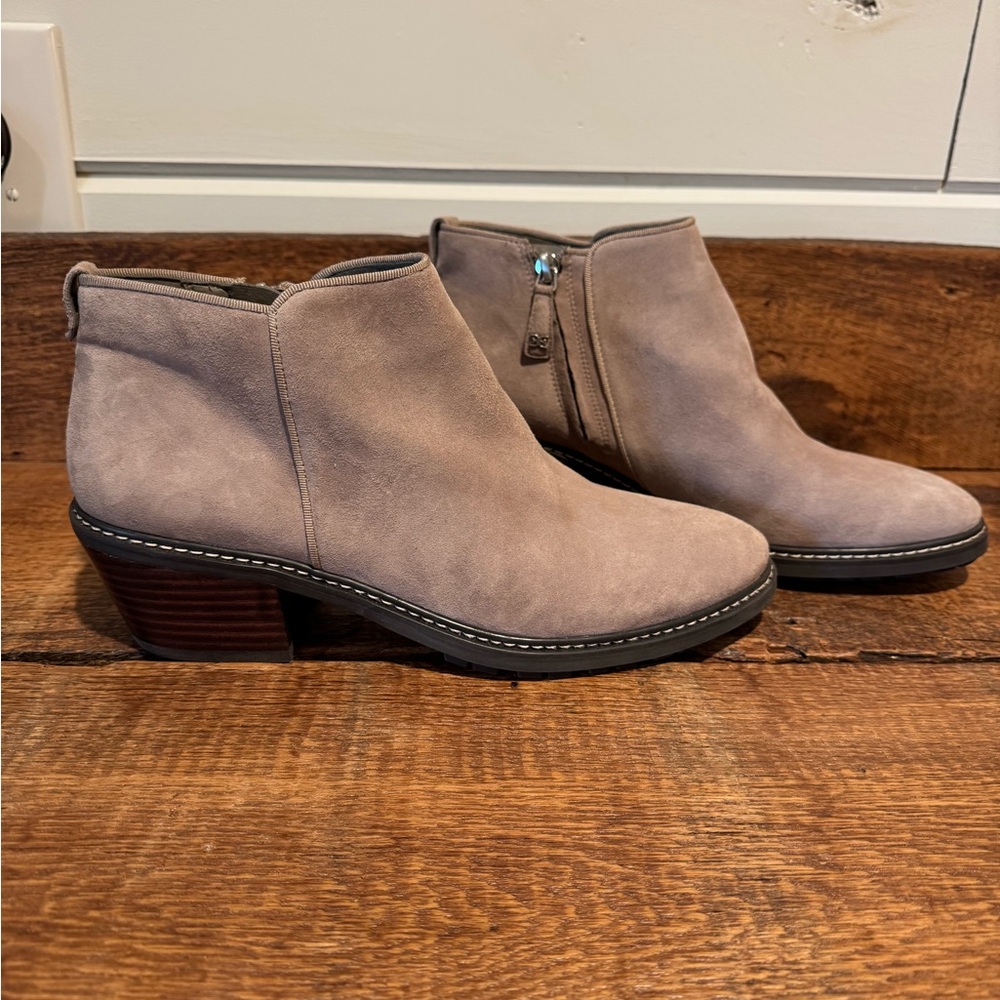 New Sam Edelman Taupe Ankle Booties